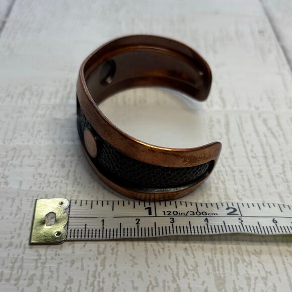 Vintage Copper Unisex Cuff Bracelet - Picture 8 of 8